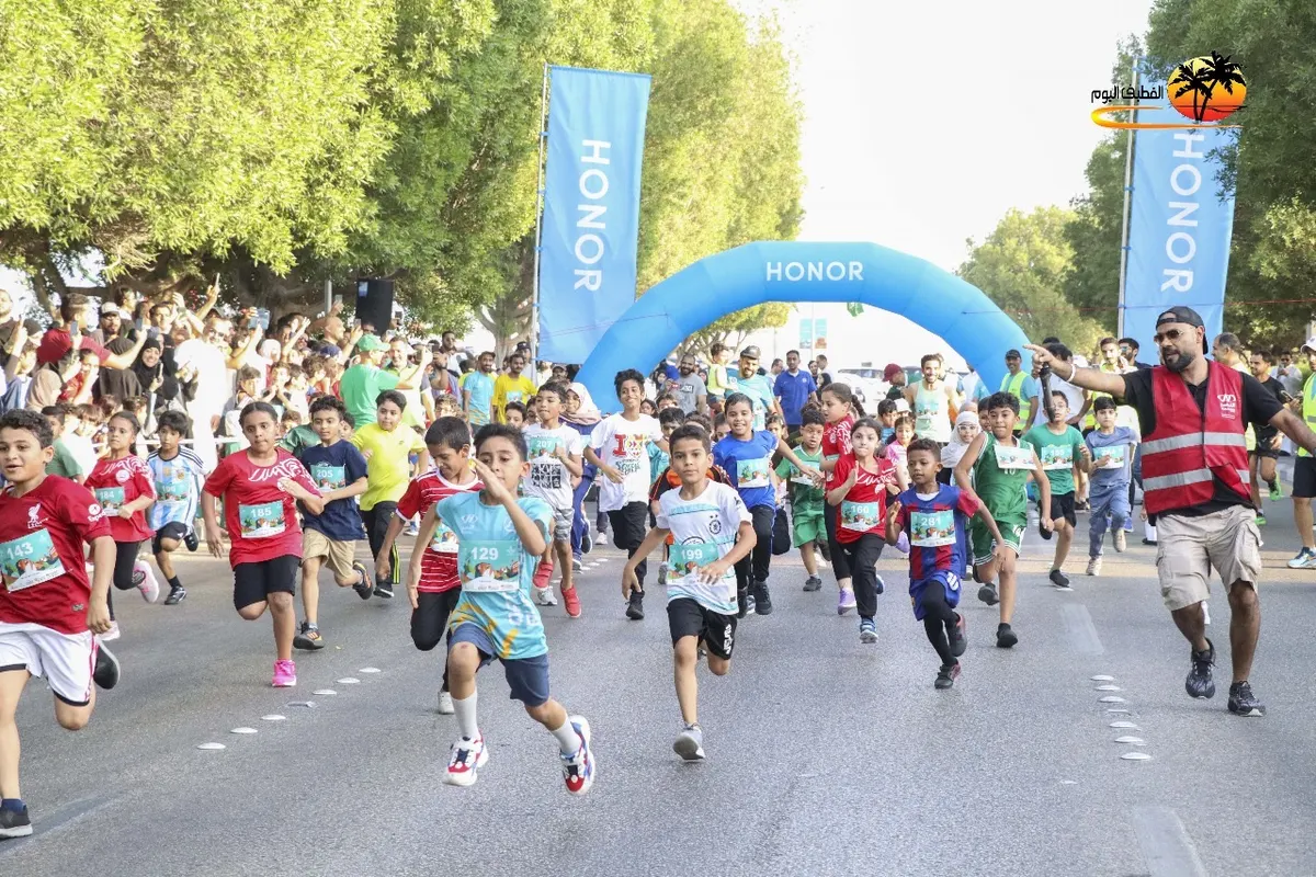 400 مشارك في ماراثون اليوم الوطني 93.. على واجهة مجيدية القطيف البحرية.. صور