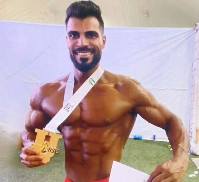 من أم الحمام.. في أولى مُشاركاته.. العُبيد يظفر بذهبية فيزيك الشباب لكمال الأجسام