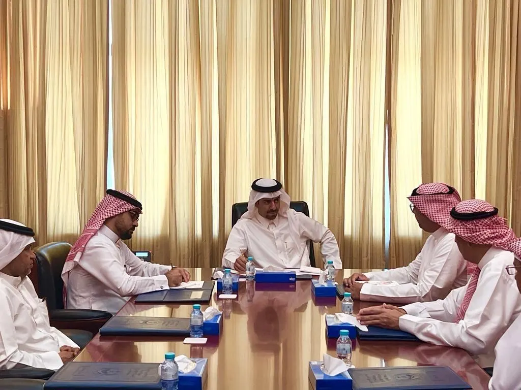 محافظ القطيف يستقبل رئيس وأعضاء جمعية البر الخيرية بسنابس