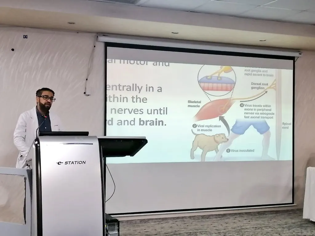 بـ محاضرة «السعار مرض مميت يمكن الوقاية منه».. «مركزي القطيف» يوعي بداء الكلب