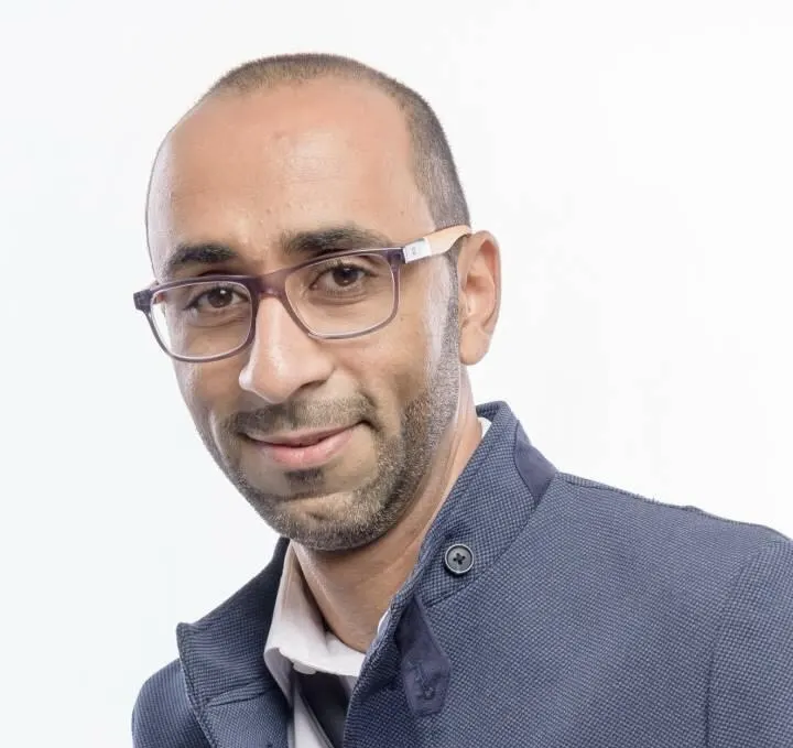 من صفوى.. بـ30 رسالة أحمد قريش يضع نتاج أكثر من 45 عامًا من التجارب في «لا بأس يا صديقي»