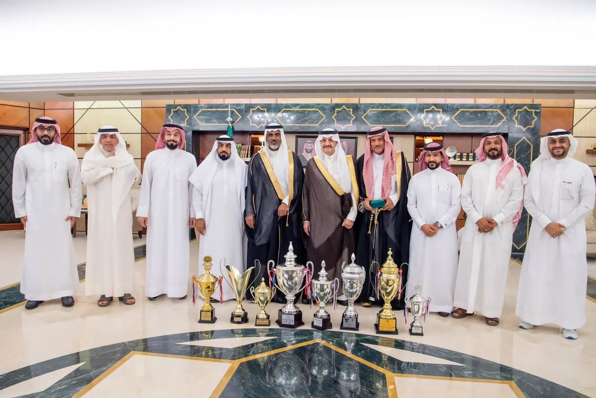 أمير الشرقية يستقبل رئيس وأعضاء مركز الصم في القطيف