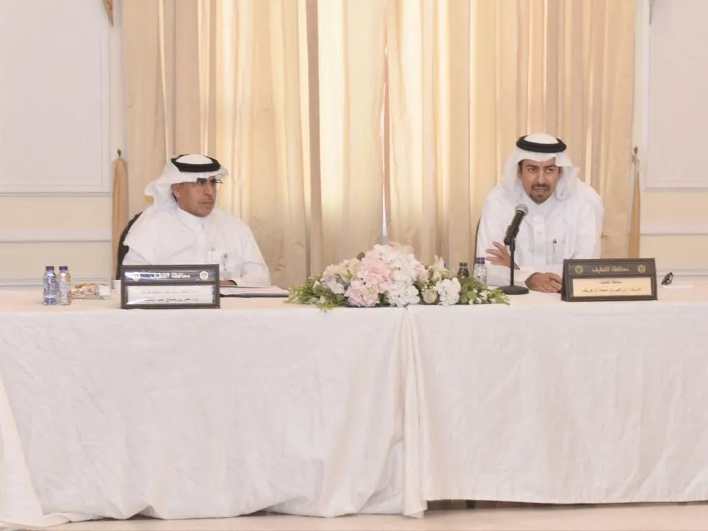 الخريف يلتقي الرئيس التنفيذي لهيئة تطوير المنطقة الشرقية.. ويستعرض أبرز ملامح الخطط التنموية لمحافظة القطيف