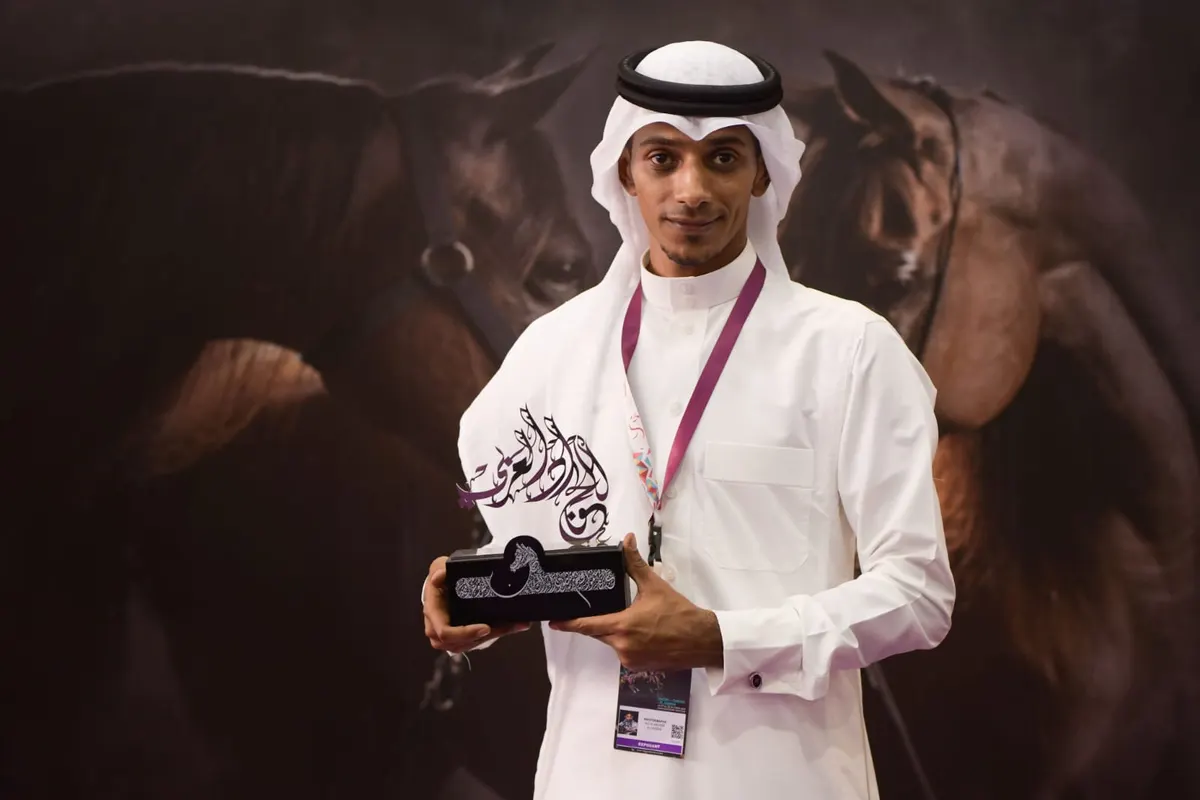 من الجش.. من تصوير الطيور إلى تتويج بالخيل.. علي العبد رب الحسن يتخطى 1800 التقاطة ويتوج بـ«الثاني» في جائزة الشيخ منصور بن زايد آل نهيان