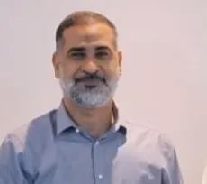 من القطيف.. قطع إجازته لإنقاذ حياة شابة.. شبكة القطيف تكرّم د. حسين آل جواد