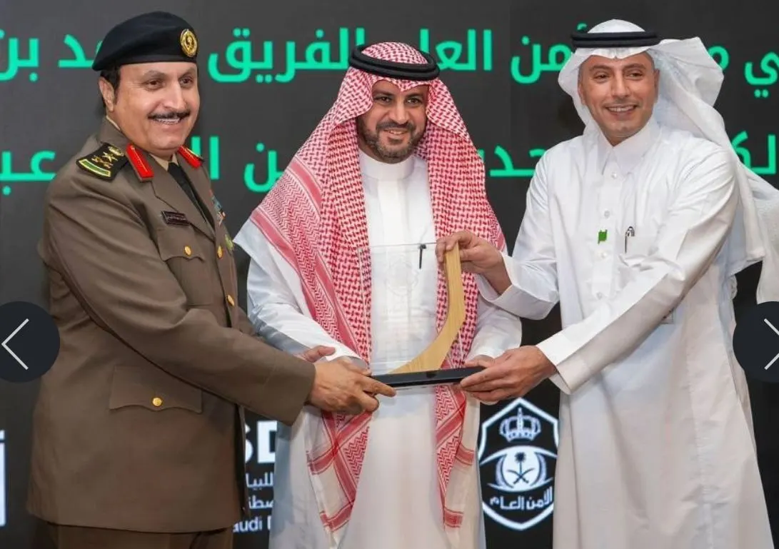 مدير الأمن العام يدشّن 8 خدمات في «أبشر».. بينها نقل ملكية المركبة بين أفراد الأسرة