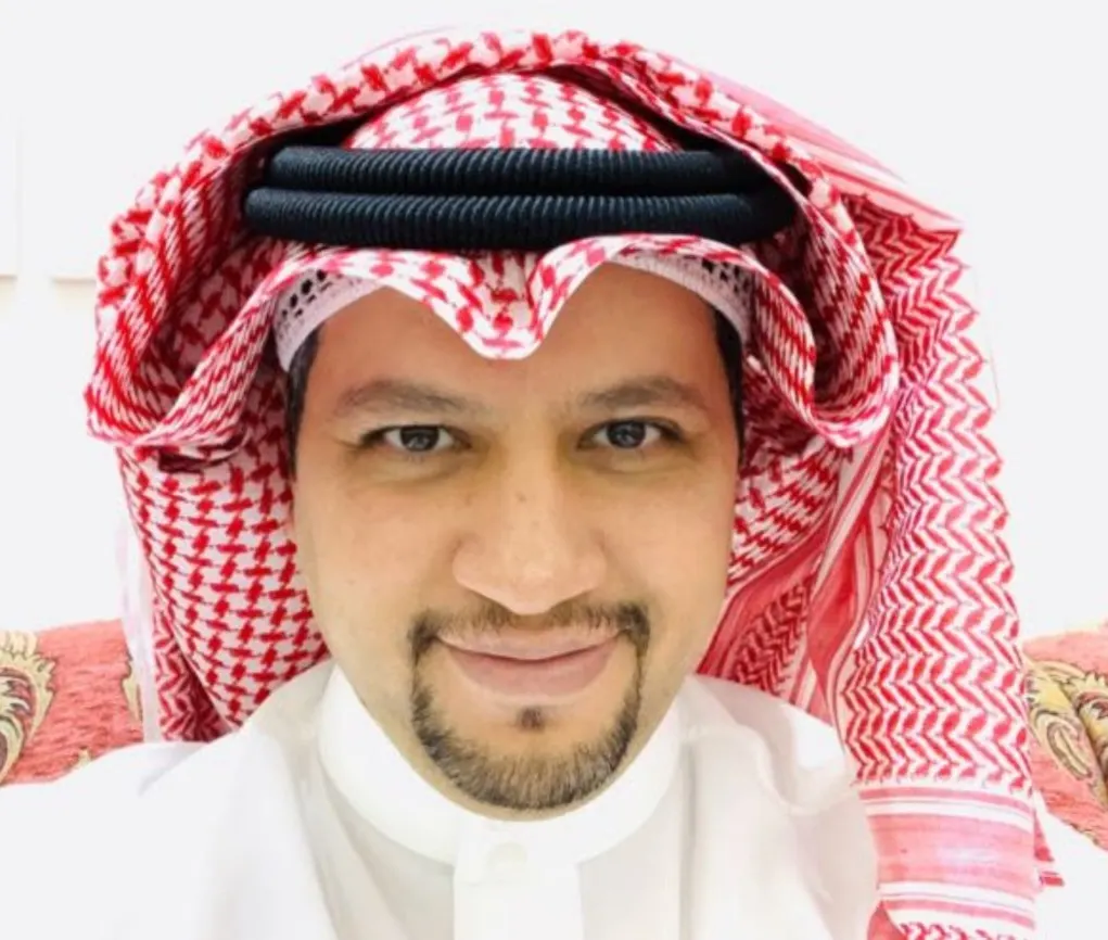 من القطيف.. الدكتور رائد القديحي يجري عملية جراحية تكللت بالنجاح