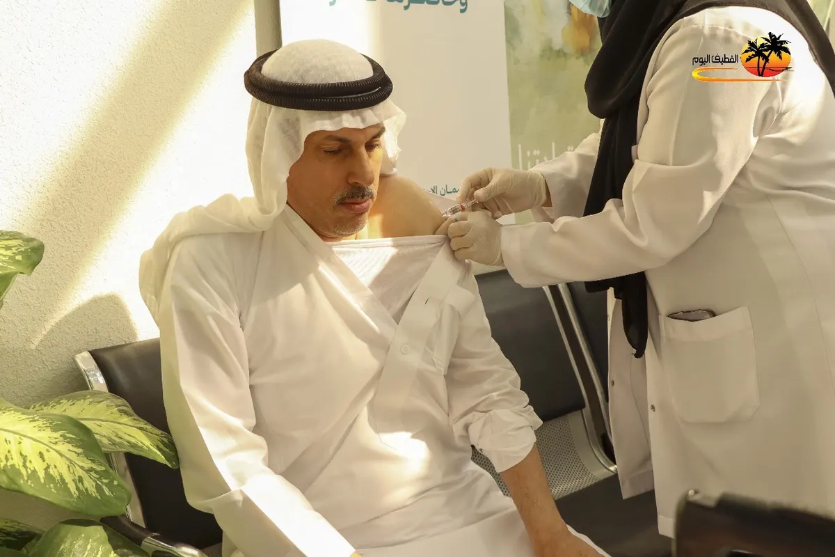في القطيف.. تحصين زوار سيتي مول والضمان ضد الإنفلونزا الموسمية.. تقرير مصور