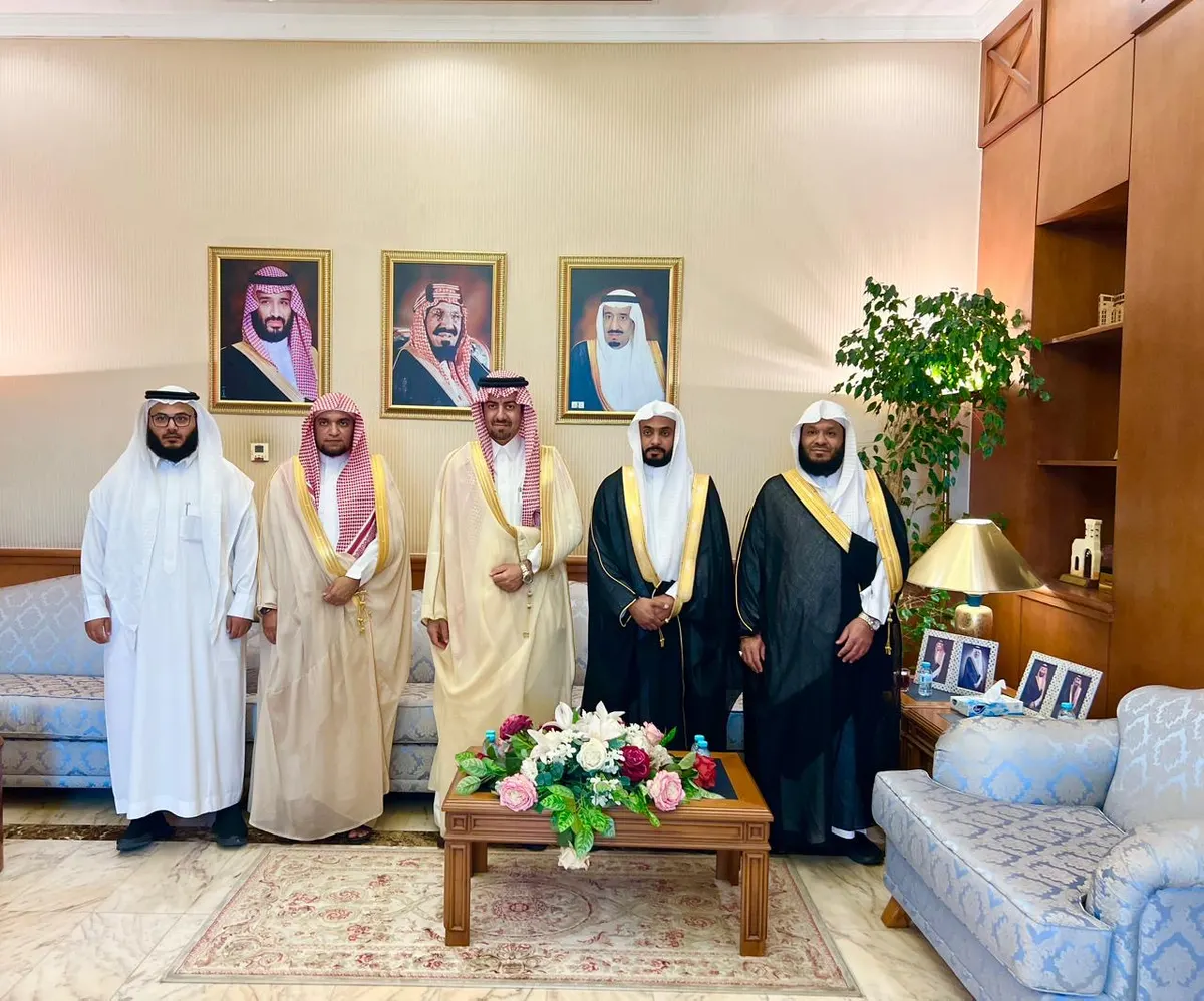 محافظ القطيف يلتقي مدير هيئة الشرقية