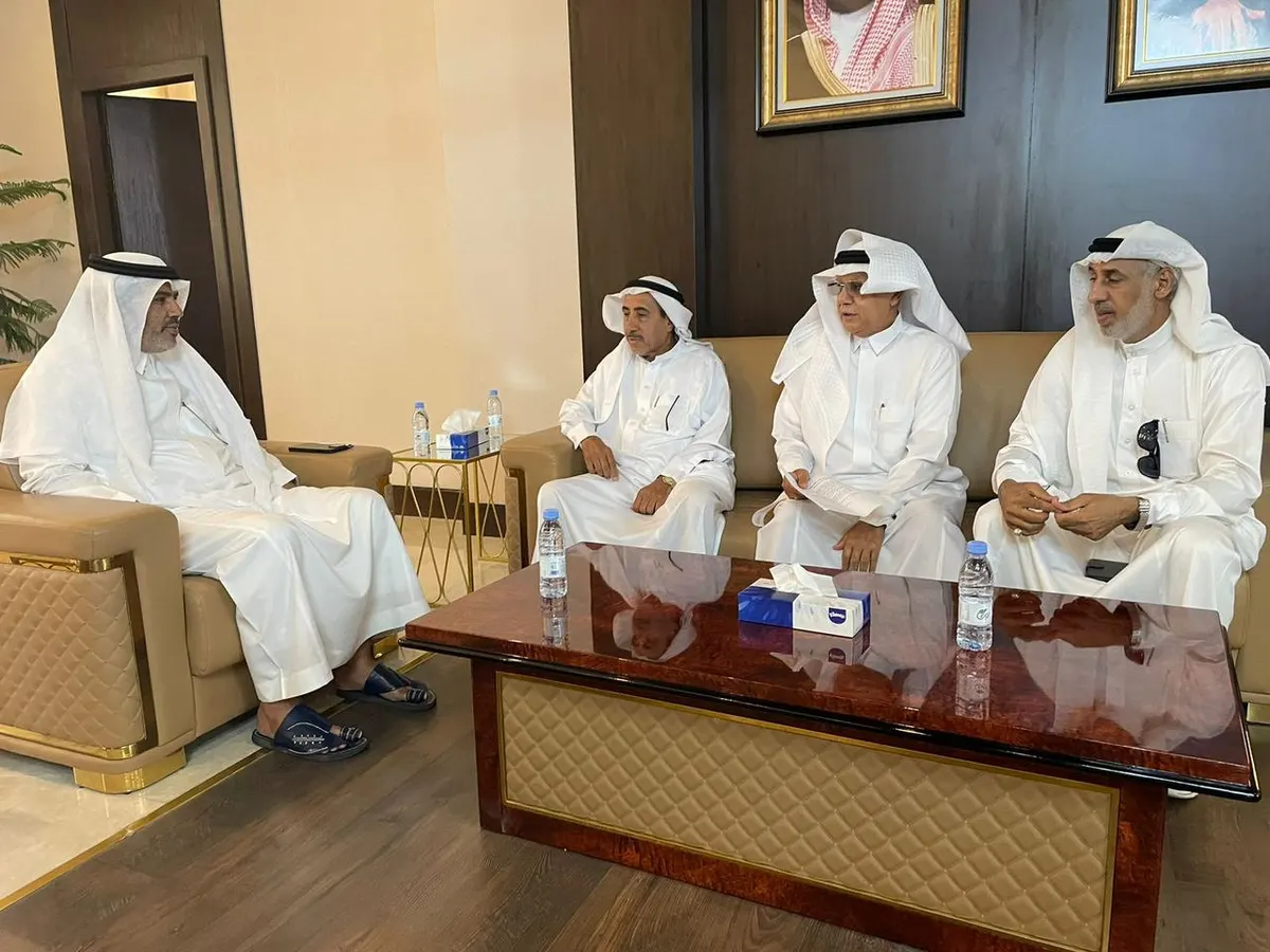 في القطيف.. لقاء يجمع أهالي صفوى والخويلدية بـ رئيس البلدية
