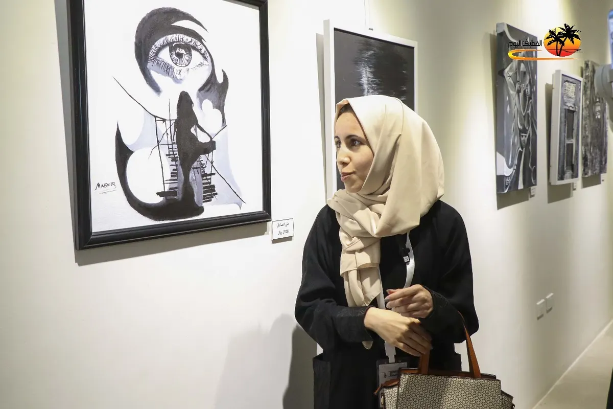 وجوه في «أبيض وأسود».. من صفوى.. «رفيقة الغربة» تروي حكاية معطف طب استبدلته منى الصادق بـ الفن