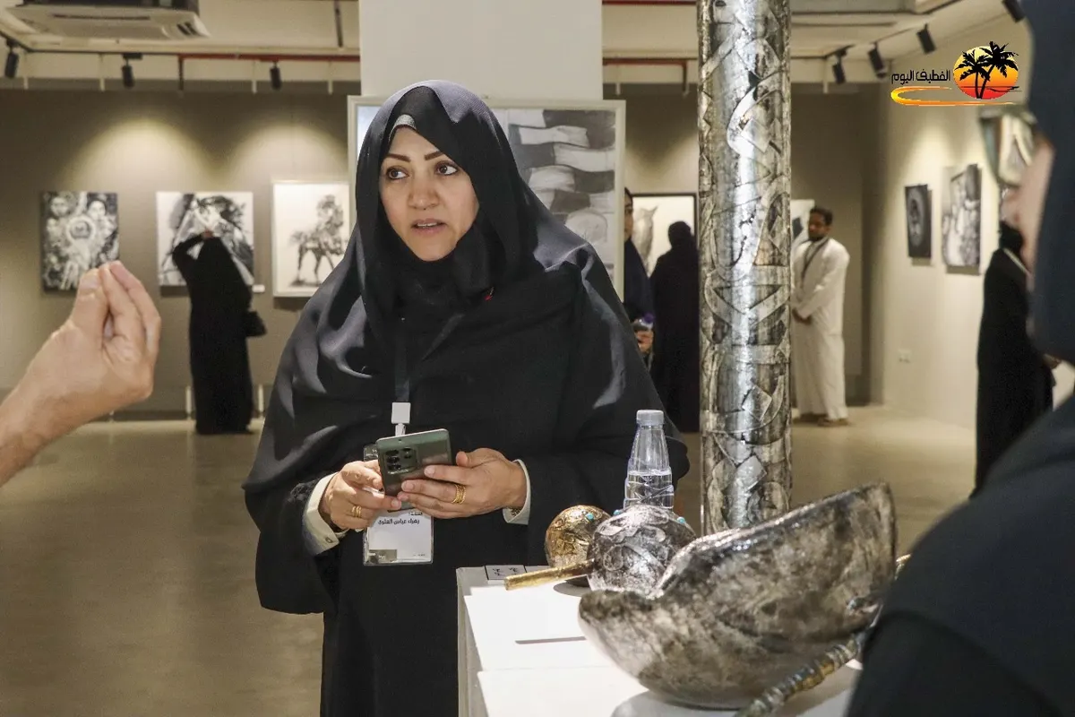 من القديح.. بعد أن تمردت على «أبيض وأسود» بـ فن الإيتان.. زهراء العلوي: أعمالي ليست للبيع