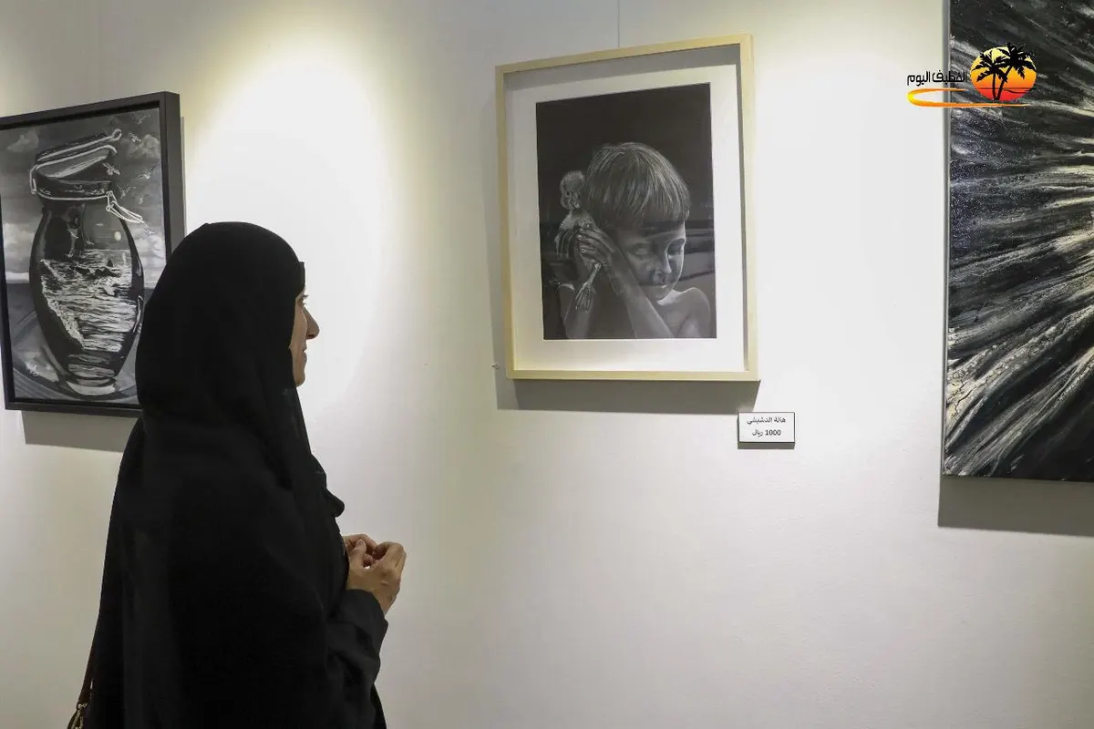 بـ أنامل هالة الدشيشي وهاجر الصايغ.. «الطفولة» تتأطر بـ«الأبيض والأسود» وتحكي مشاعر الرحمة وانطلاق الثقة