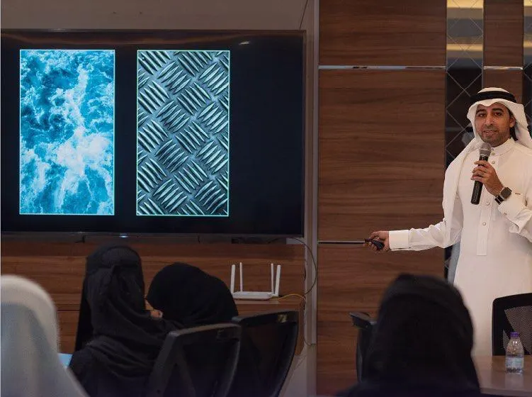 من جزيرة تاروت.. البحار يتحدث عن الفن البصري والرقمي في الشرقية تبدع