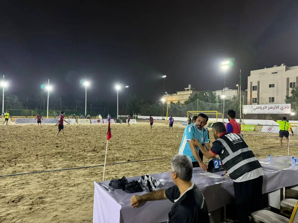 في حلة محيش.. الصقور الملكية تنقض على الجنوب ولهيب الكواكب يجفف مياه عين أم عمار.. في انطلاق منافسات شاطئية الأزهر للقدم