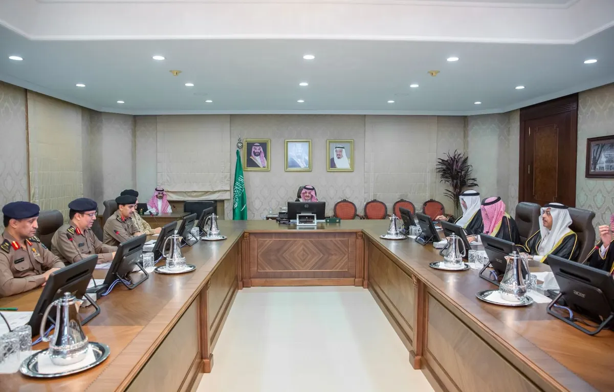 أمير الشرقية يرأس اجتماع لجنة الدفاع المدني بالمنطقة
