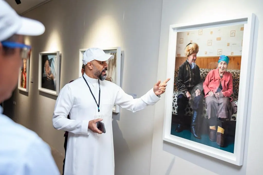 «حب قيرغيزستاني» يسافر بعدسة الفوتوغرافي مهدي العوى إلى «أثر» القطيف