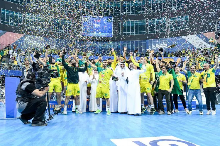 وزير الرياضة يوجه بتقديم مكافأة قدرها 200 ألف ريال لكل لاعب من لاعبي الخليج لكرة اليد