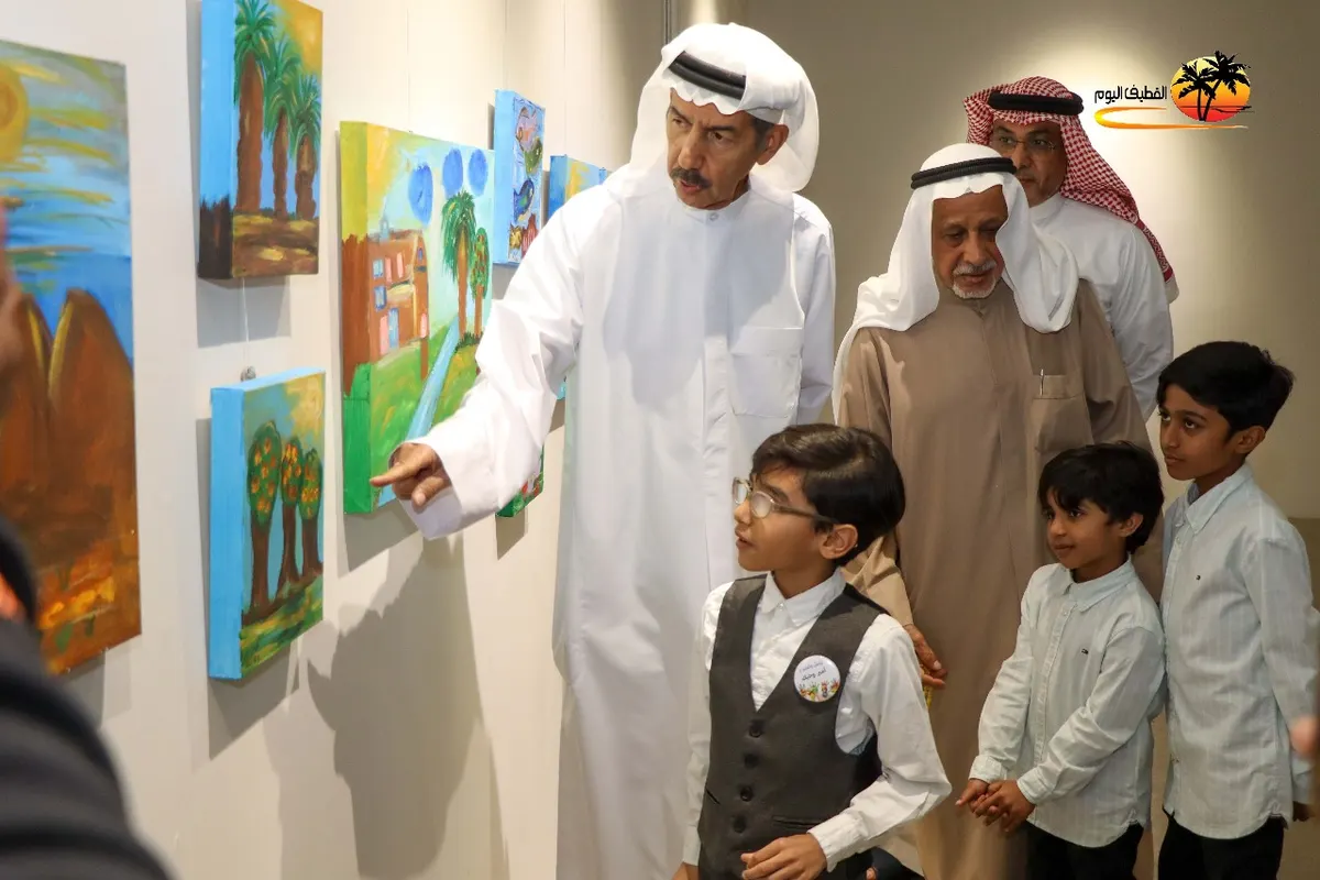 من شويكة القطيف.. التشكيلي الصغير أمير وخيك يحاكي جمال الطبيعة بتسع لوحات في «أنامل مبدعة 2»
