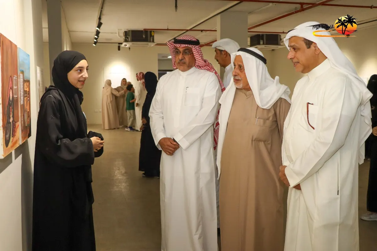 من جزيرة تاروت.. التشكيلية الواعدة رغد آل سيف تغازل التراث على جدران صالة علوي الخباز