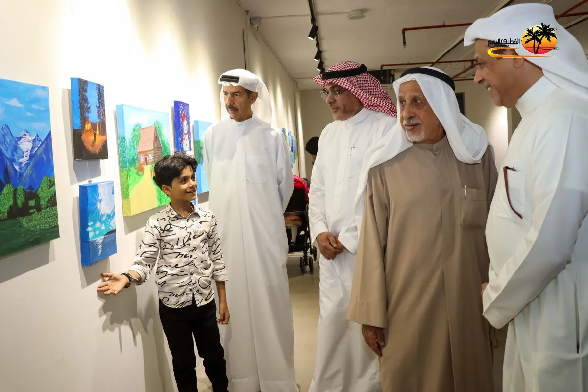من البحاري.. علي القديحي ينقل زوار «أنامل واعدة» لأحضان الطبيعة بتسع لوحات