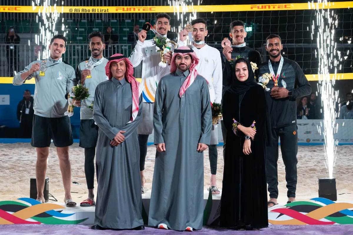من القطيف.. نائب وزير الرياضة يتوج العبدالباقي بذهبية منافسات كرة الطائرة الشاطئية بدورة الألعاب السعودية 2023