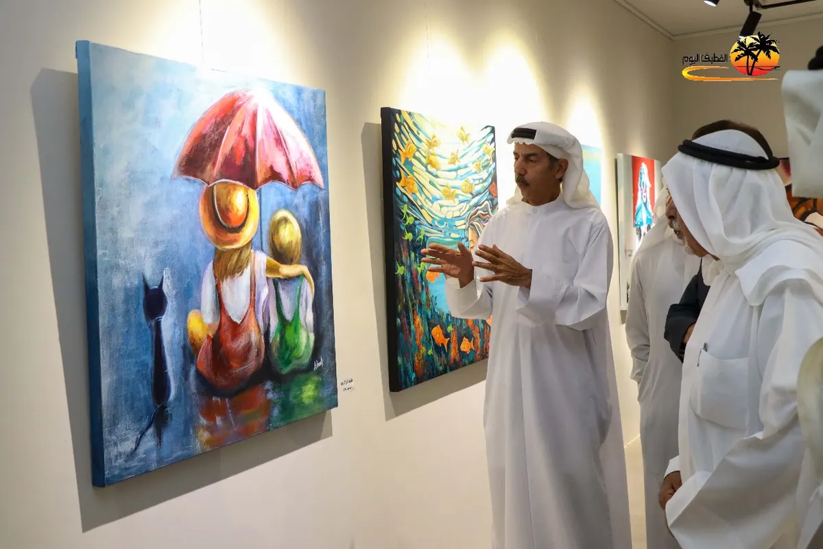 من القديح.. في صالة علوي الخباز علاقة حب لا يحدها إطار.. أشراف أبوالرحي ترسم ارتباطها بشقيقها الأصغر