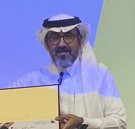 من القديح.. نظير مشاركته في «تأملات بسملية».. جماعة الخط العربي تكرِّم «حسن آل رضوان»