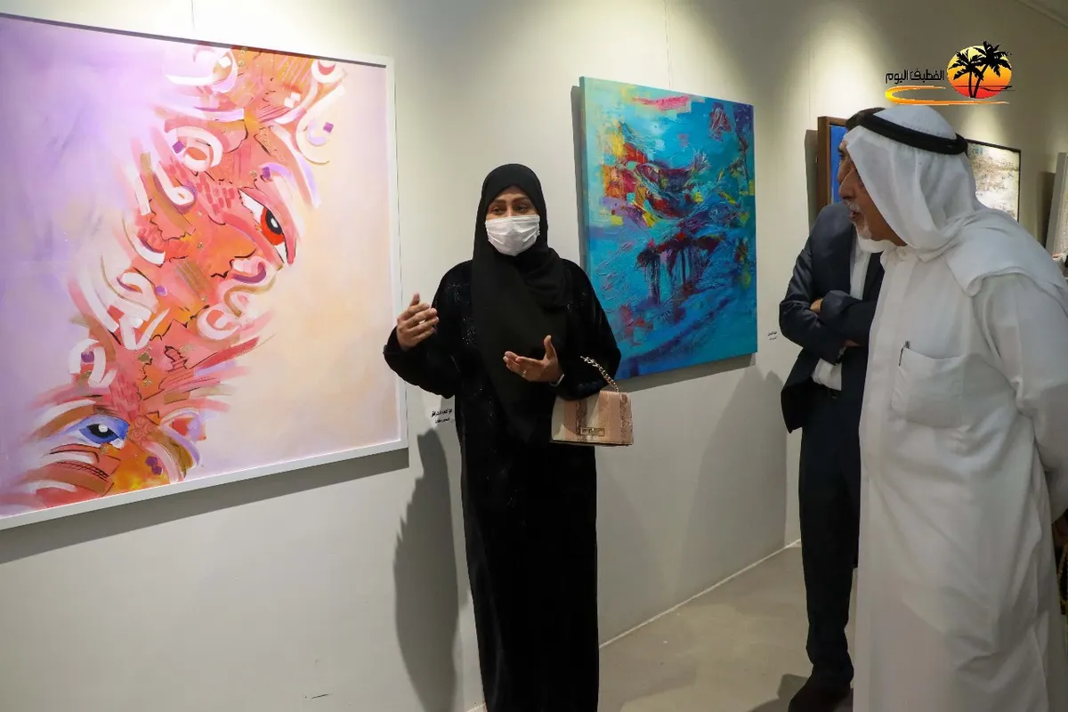 من القطيف.. قصاصات مبعثرة لـ مواهب الجراش على جدران «خارج الإطار»