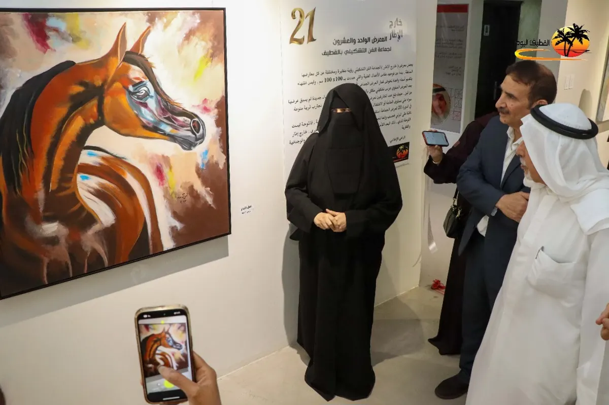 من جزيرة تاروت.. أمل آل بدر تجسّد الأصالة والشموخ للخيل العربية الأصيلة «خارج الإطار»