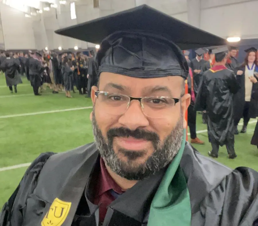 من سنابس.. جامعة توليدو الأميركية تمنح «زيد الدولة» الدكتوراه في الهندسة الكهربائية