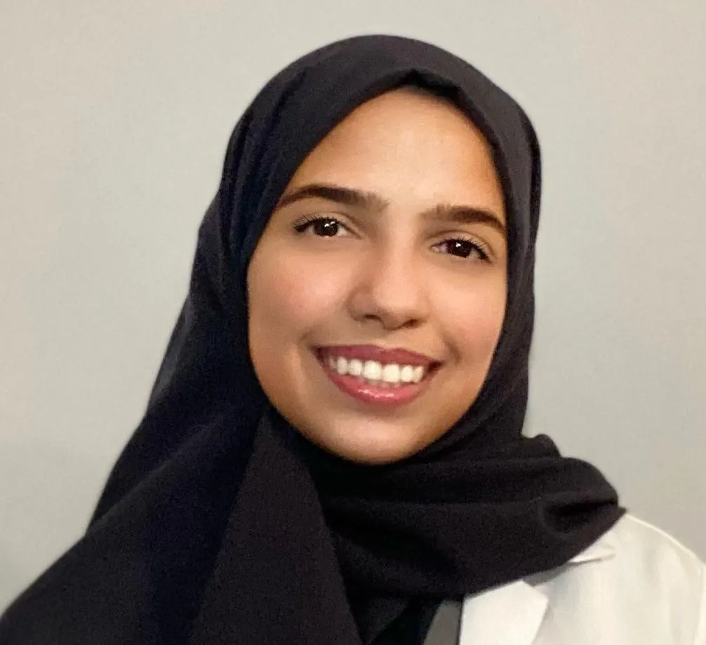 من القطيف.. جامعة Life Sciences في لوبلين ببولندا تمنح «نادين عبد العال» ماجستير الطب البيطري كأول سعودية في التخصص