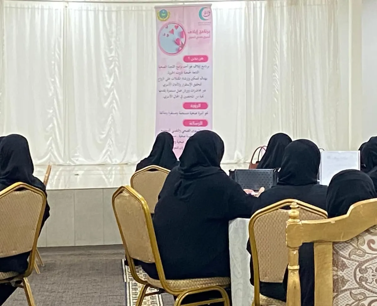 في جزيرة تاروت.. بلغة الحب نعيمة آل حسين تبحر بـ35 سيدة نحو مرفأ أمان الحياة الزوجية
