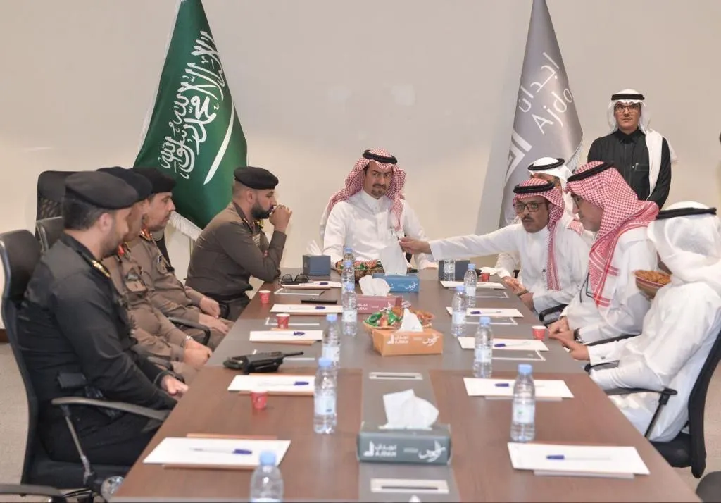 الخريف يقف على معرض «الرامس شو» للسيارات المعدلة والكلاسيكية والفارهة.. بوسط العوامية
