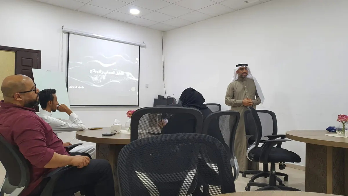 15 متدربًا على «التعليق الصوتي والرياضي» في نادي الخويلدية