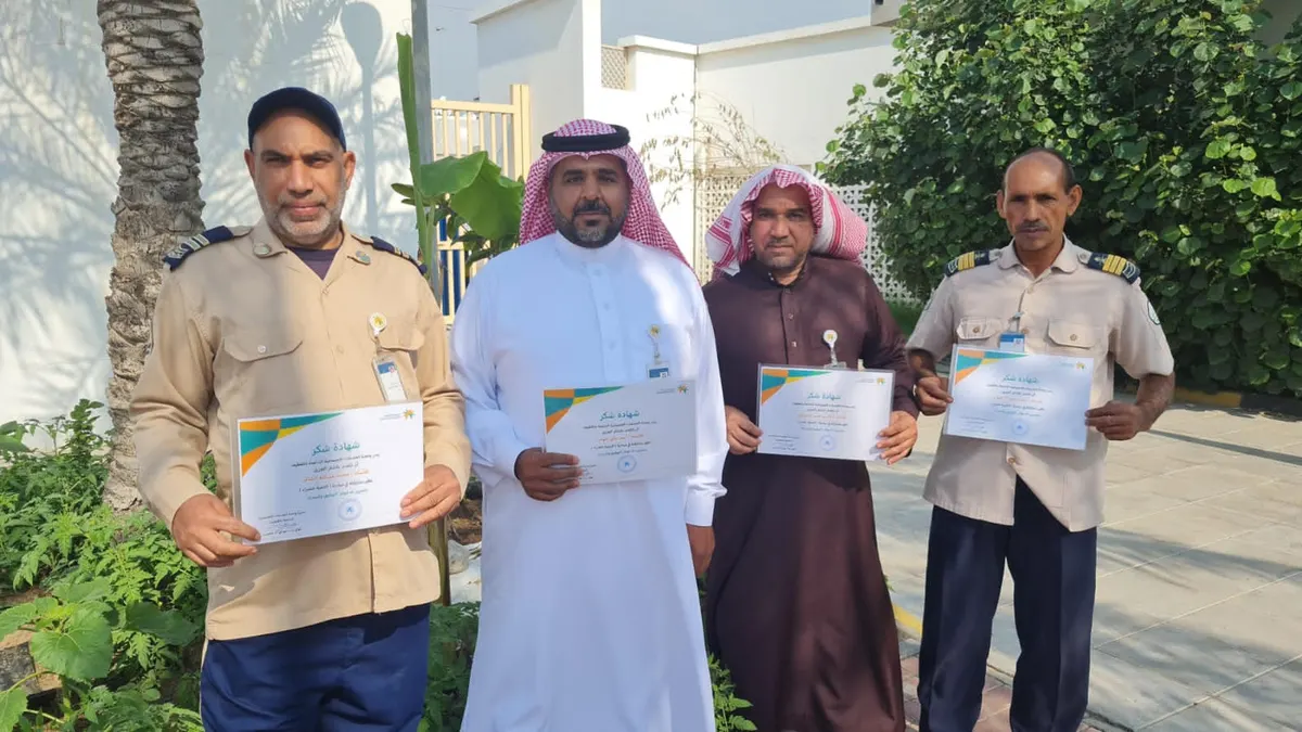 بـ800 شتلة «التنمية خضراء» في وحدة الخدمات الاجتماعية الداعمة بالقطيف
