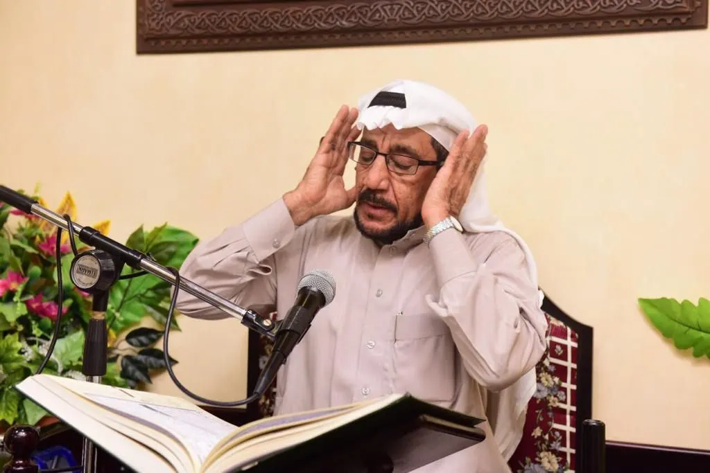 أعلام المدرسة المصرية يستوقفون طفل الثامنة في «جارودية القطيف».. المنشاوي وعبدالباسط في ذاكرة القارئ مهدي البوري