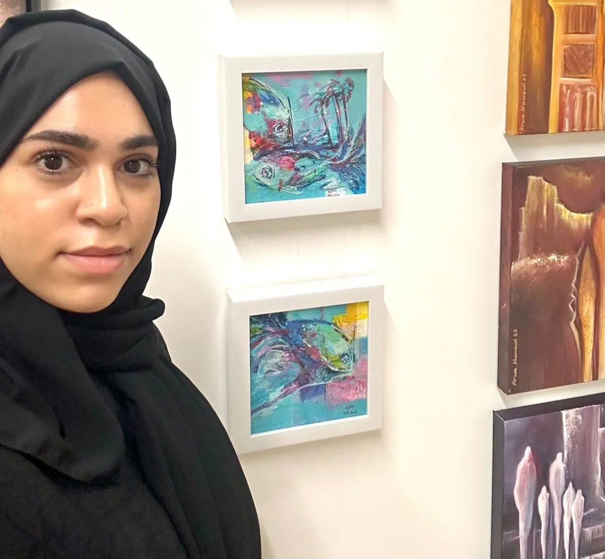 من القطيف.. عقيلة الصاخن تزين معرض كولكشن 2 في الرياض بـ6 لوحات بين الألوان الزاهية والأحادية