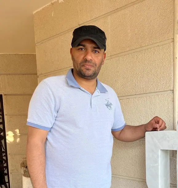 من القديح.. العلوي ينحت «الاختلاف والانسجام» في مقالع الرخام بعُمان