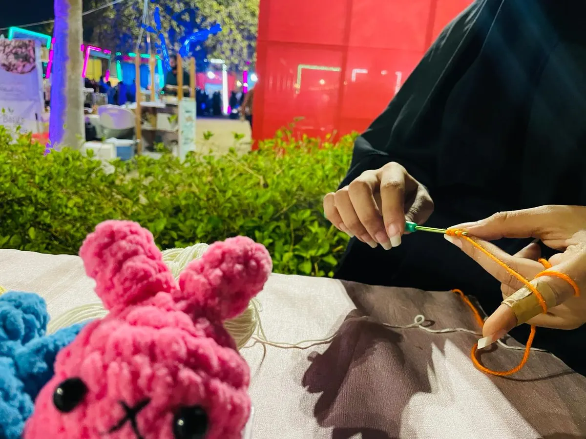 وجوه من شويكة القطيف.. فاطمة المقبل طالبة جامعية تخصصت في الجرافيك ومارست هواية الكروشيه