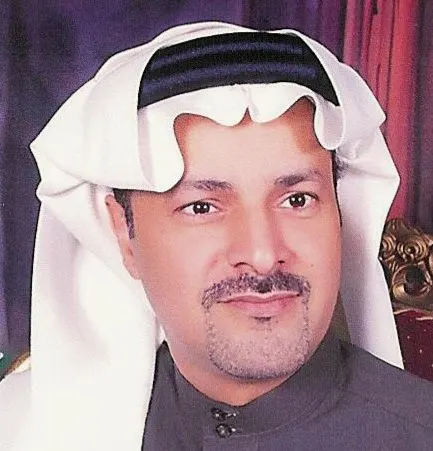 من سيهات.. الشاعر عقيل المسكين يجسِّد حياة الوجيه علي السيهاتي في «التاجر الإنسان»