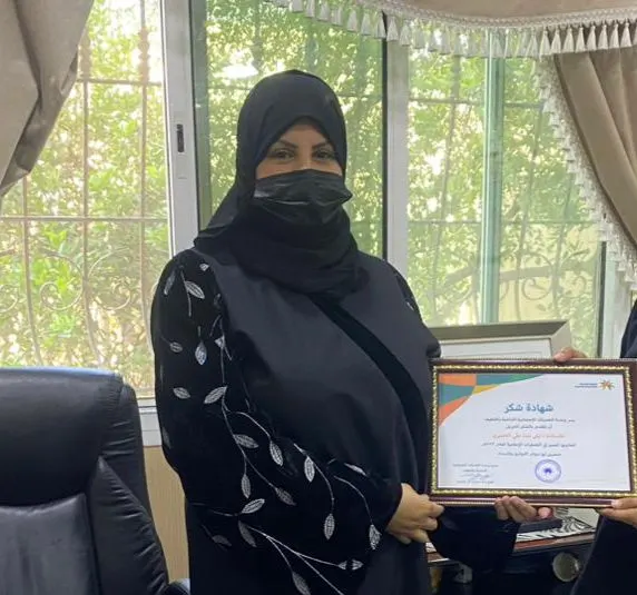 نظير جهودها الإعلامية.. خدمات القطيف تكرّم «ليلى الخميري»