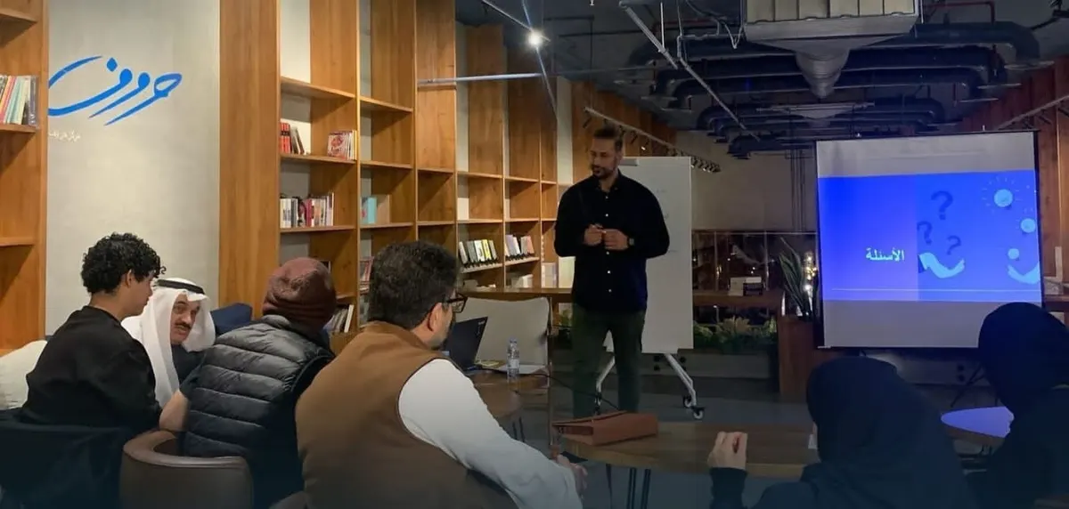 من جزيرة تاروت.. علي آل فسيل يدرب على التفكير بمنهجية p4c.. في الرياض