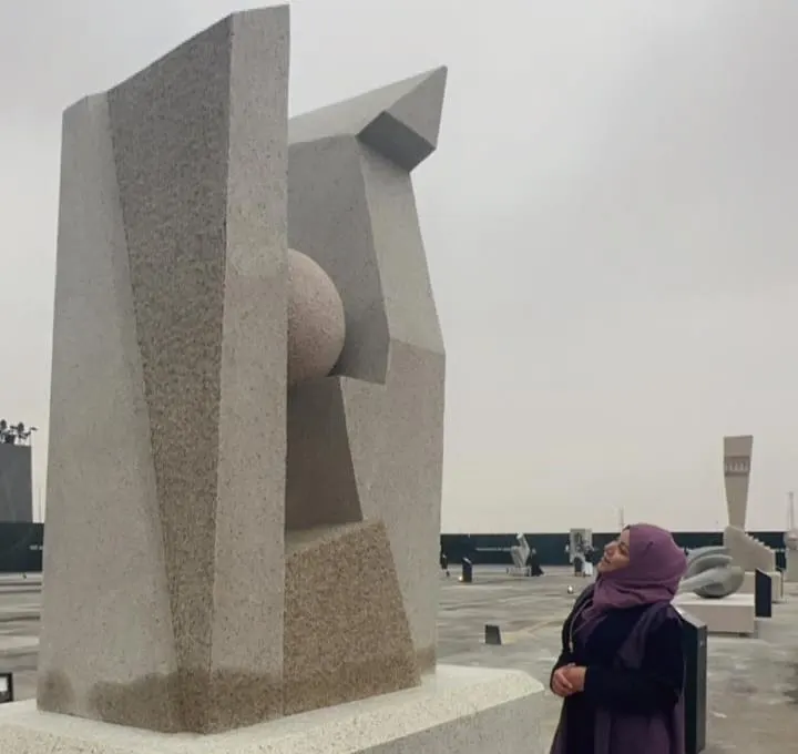 من جارودية القطيف.. صقر مهدية آل طالب يجسد قوة المملكة وتطورها في «أبعاد متحركة»
