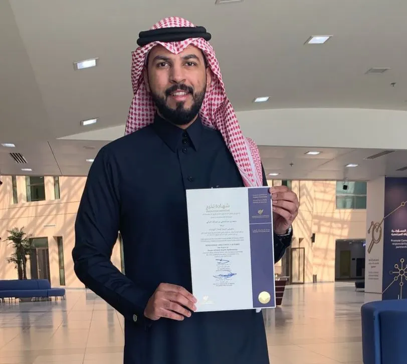 من تاروت.. جامعة الإمام عبد الرحمن بن فيصل تمنح «محمد التركي» الماجستير في الصحة العامة