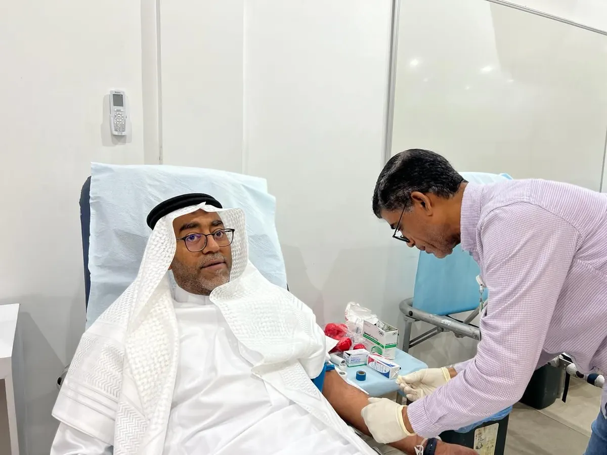بوصلة اهتمام بلدية القطيف تتجه للمرضى.. ودم موظفيها يغذّي «المركزي» بـ36 كيسًا