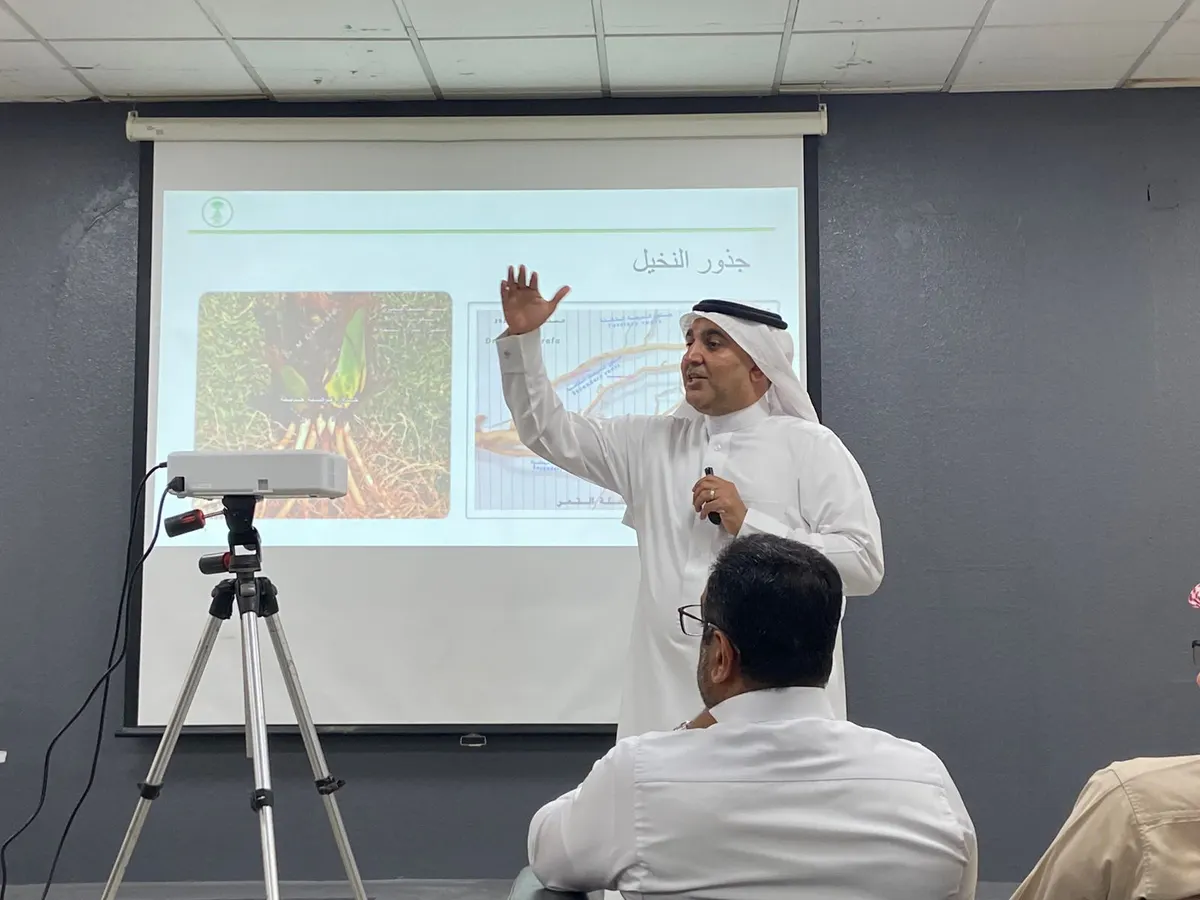 في «الزراعة الموسمية» بـ نور سنابس.. المهندس آل عباس: رعاية النخيل ضمان لـ محصول بجودة عالية