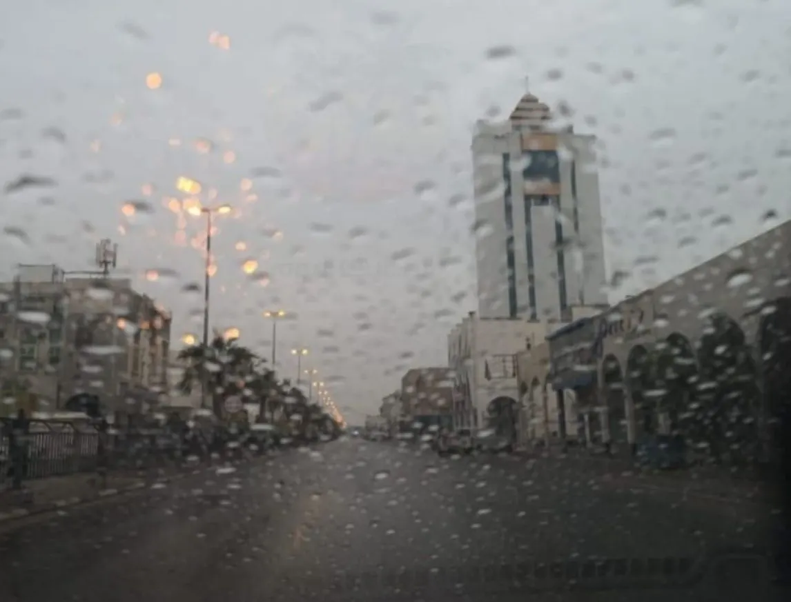 بالإنذار الأحمر.. الأرصاد تواصل تحذيراتها من هطول أمطار غزيرة على القطيف