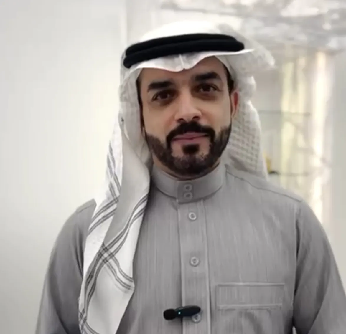 ليش ما تشم عطرك بعد استخدامه؟.. كلمات عطرية لديها الإجابة