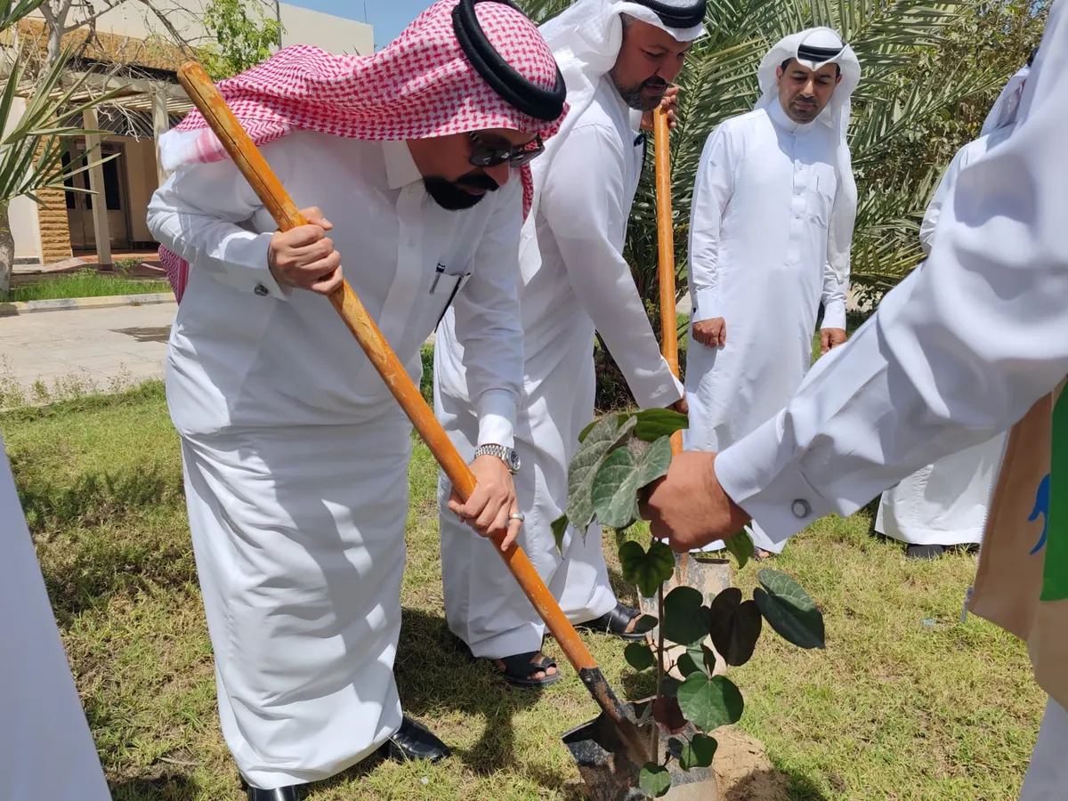 في سيهات.. «السعودية خضراء» تعاون بين «سعادة» و«بيئة القطيف»